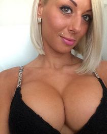 Brunette teen Andi Land
